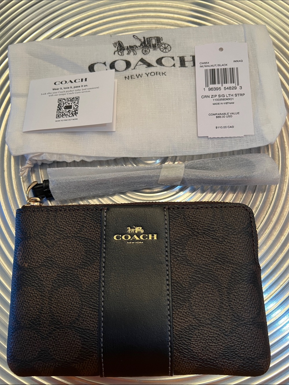Coach NWT DK Brown and Black Signature Zip Wristlet with Leather Stripe